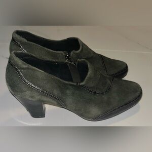 Clarks Women's Dark Green Suede Mules